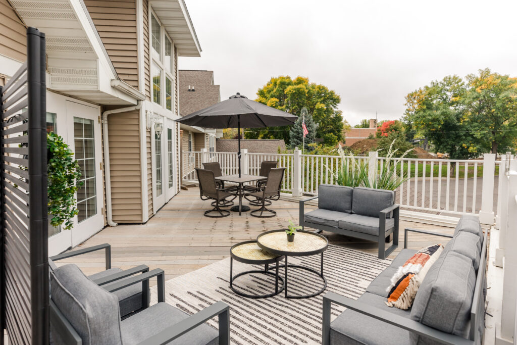 Riverfront Manor Outdoor Patio | Pelican Valley Senior Living