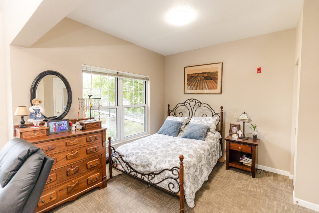 Riverfront Manor Bedroom | Pelican Valley Senior Living
